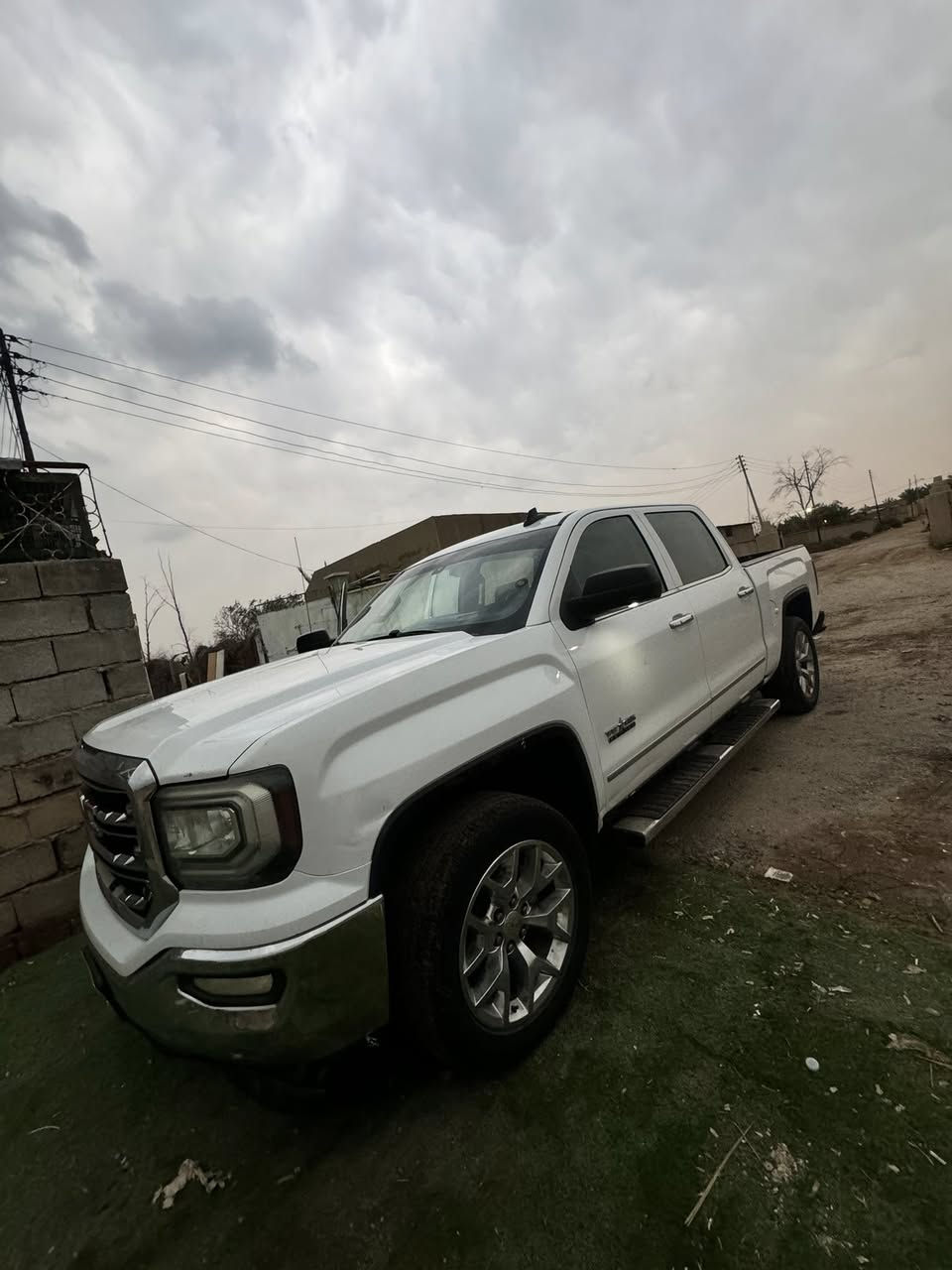 السلام عليكم جي ام سي  سييرا SLT 2016وارد كندي مكفولة سيارة جديدة وجاهزة ماناقصها اي شي تبريد ثلج مكينة نظيفة كلش البدي نظيف بي طخات بالباب وچاملغ موجودات شوف العين سيارة بإسمي رقم دولي الجديد اهم شي التحويل سيارة بلادية من كلشي سعر 210 
للأستفسار 
     
***********.   مكاني البصره
