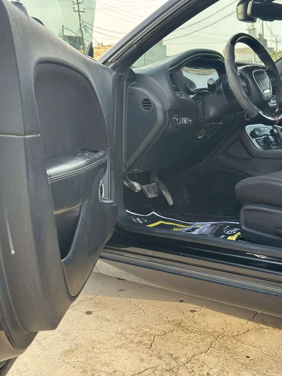 مكلف بالنشر 
((((للبيع فقط))))
جالنجر 2020
170 ورقة قابل للتفاوض 
رقم الشاصي 2C3CDZAG6LH110072
الممشى 78 مايل 
جالنجر 2020 بإسمي تحويل ثاني يوم رقم بغداد وگير ومحرك كفالة 
الضرر : جاملغ السايق وبنيد بأمريكا 
والجاملغ الايمن مال الصدر طخة خفيفة بالعراق معدل بارد 
مواصفات sxt 
كشن السايق كهرباء ومثبت سرعة مود قيادة سبورت وكشنات مخمل لون اسود ورصاصي ومنظومة لايتات زينون 
و الباقي حسب الصور 
للاستفسار الاتصال على الرقم 
او مراسلة واتساب
***********
