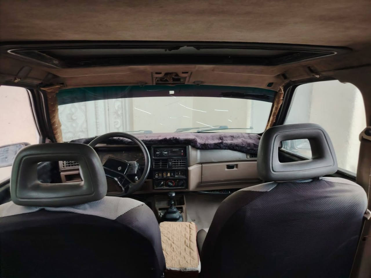 السلام عليكم رينو 19 للبيع السعر 10 وبيها مجال سيارة كير محرك شرط مايعوزها كلشي 
شراي اتصل ***********
