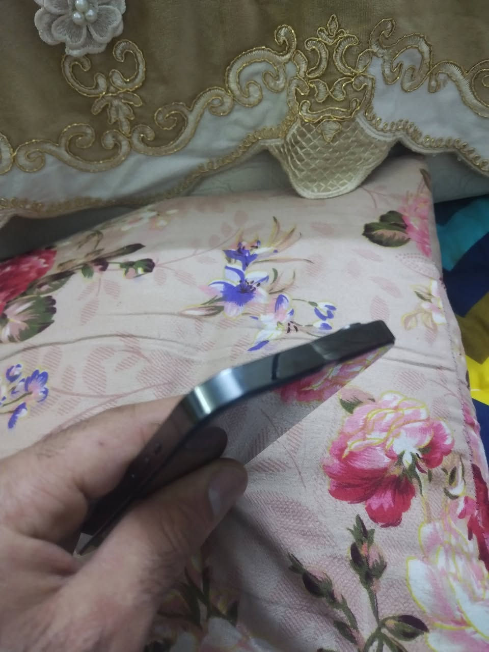 ايفون ١٣ برو ماكس ولا شخط بي ذاكره ٢٥٦ بطاريه ١٠٠ استخدام مال بيت شخط مابي الجهاز فقط بدلت بي شاشه اصليه سعر الجهاز ٥٥٠ قفل المكان بغداد ***********
