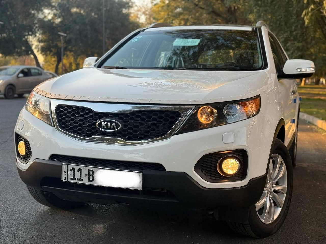 السلام عليكم سورنتو 2013 استلام الشركة الدولية1/1 فول  موصفات وارد كويتي السيارة بلشرط على وضعة الشركة مكفوله من الضربة والصبغ ومن كلشي اخت الزيرو ماشيه77الف 1/1 اعلى مواصفات بلسورنتو 
قماره بنرامه 
داخل قرميدي 
كشنات كهرباء 
سبعه راكب 
فورل ويل
كروز سرعة
بصمه تشغيل وابواب
مري شفط
داخل صاج ملكي لايت زنون
محرك 6سلندر 3500
ويل 18 تخم تاير جديد
رقم بغداد دولي ب اسمي هزه وسنويه جدد
مكان السيارة بغداد الحسينيه 
غرض البيع للسفر✈️
السعر 185
رقمي ***********
