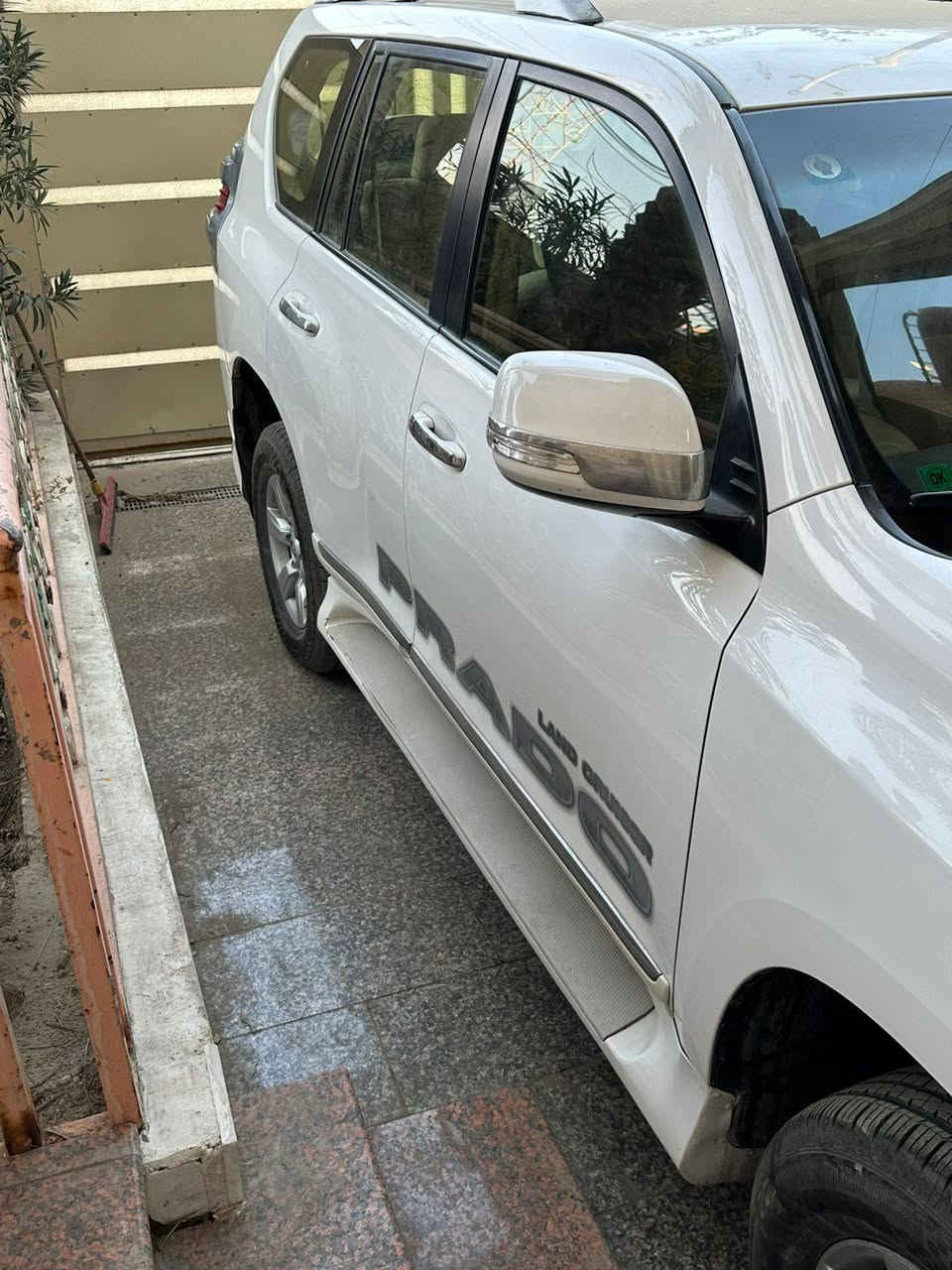 برادو ٢٠١٦ للبيع
TXL فئة
محرك 4000.       6 سلندر  ماشية 120 ألف كم
التقرير موجود 
مكان السيارة الناصرية مركز 
السعر ٣٥٠٠٠ دولار 
للاستفسار 
***********
