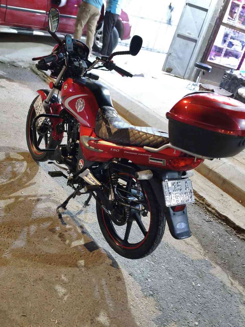 سلام عليكم
شباب دراجه للبيع موديل ٢٢
تحويل مباشر بس بل تسجيل صار لونها رصاصي يعني بس تغير لون بل مرور سعر مليون و 750 
***********
