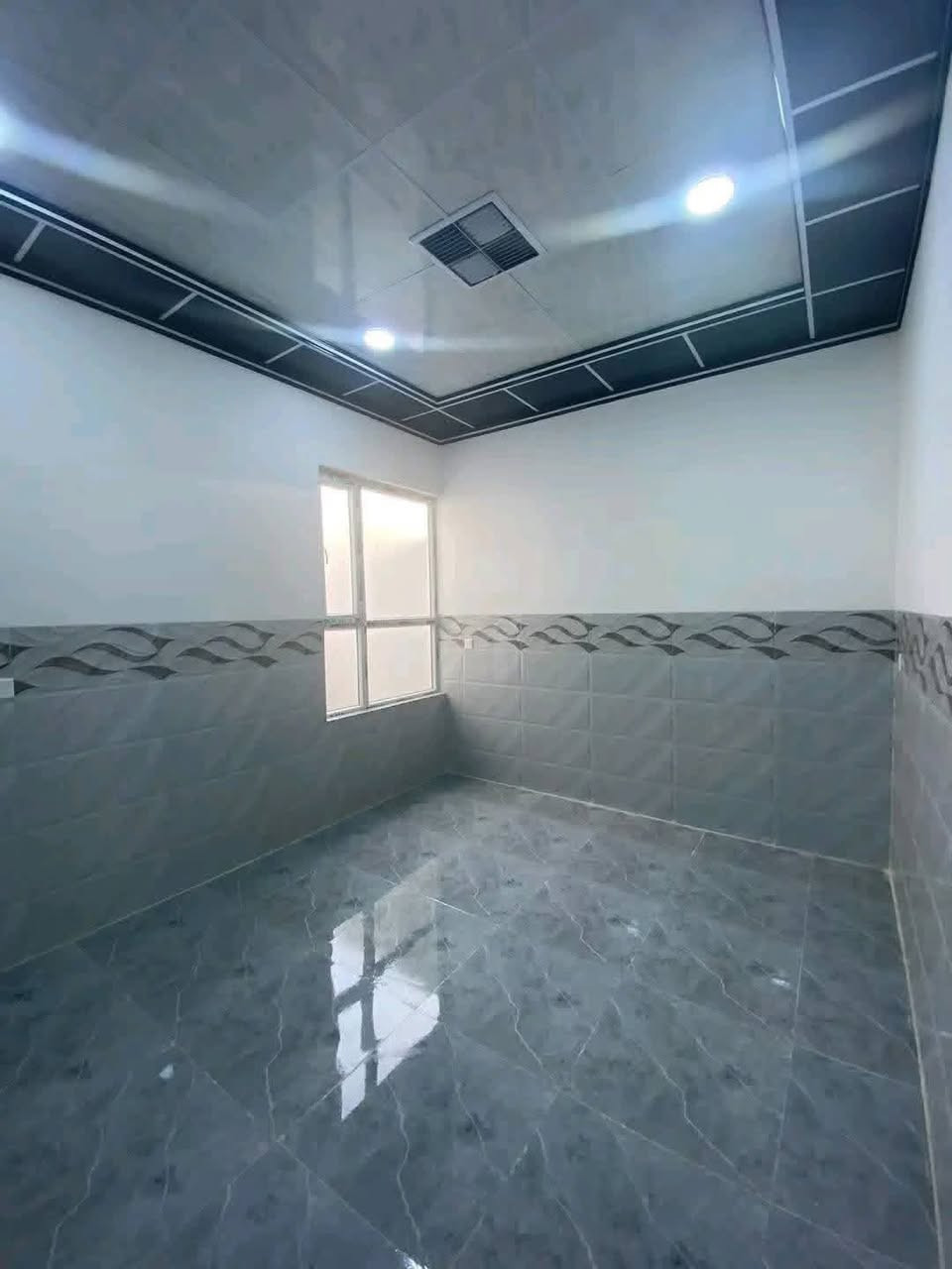 السلام عليكم #مكتب_الغوالي
بيت للايجار في حي السماح الثانية مقاطعة 24

المساحة  100م ،، طابق واحد بناء حديث زيرو يحتوي على غرفة نوم واستقبال وهول ومطبخ وصحيات وبيتونه

للاستفسار اكثر الاتصال على الارقام التالية -

***********

***********
