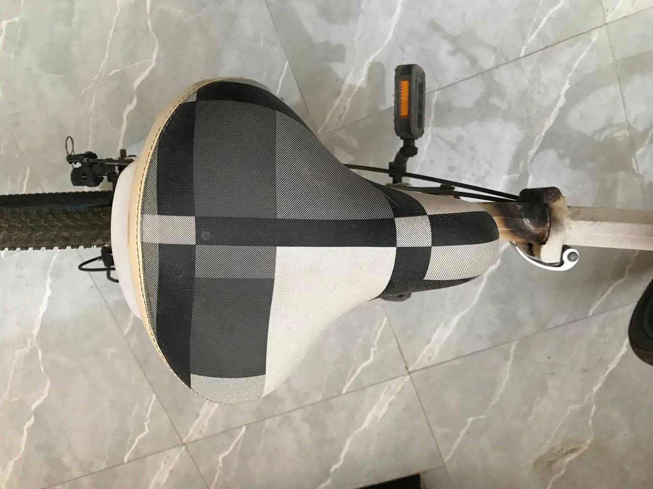 بايسكل جبلي قياسه 26 ينطبگ البايسكل مصروف عليه وقوي تجي تشوف بعينك سعره 130 وبيه مجال 
مكاني بصرة ابو الخصيب ابو الجوزي 
***********
