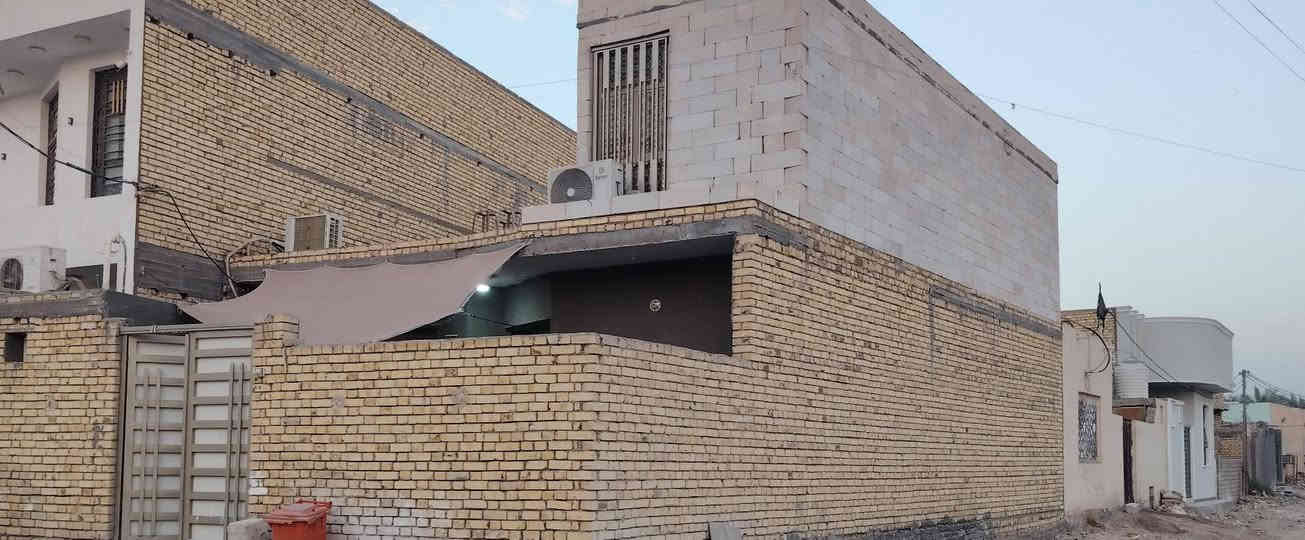 بيت زراعي للبيع ركن بيع او مراوس
المساحة ١٤٥  على شارعين
بي غرفتين وصالة ومطبخ و دوانية وصحيات ٢ ومخزن
البناء طابوك وصب بس الفوك فرمستون
خدمات كاملة ماء مجاري كهرباء جديدة وسحب
العنوان مستشفى التركي شارع صيدلية سما نهايت الشارع 
الشراي يخابرني ***********
