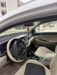 توسان 2018 خليجية ابيضّ محرك 2000 ماشيه 104مكوقه من تبديل و صبغ به بار...