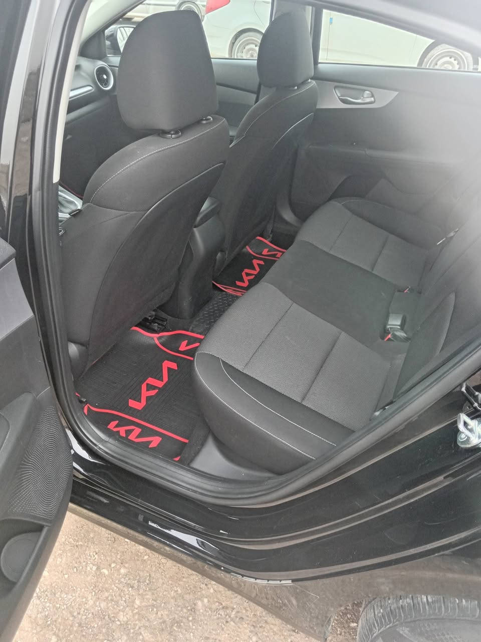 سلام عليكم عندي سياره فورتي موديل ٢٤ للبيع سياره ماشيه ١٣ الف سياره بعده لك عده حادث أمريكا تبديل بنيد ودعاميه بدون دواخل او شواصي سياره بعده شركه السعر ١٤٨ رقم ***********
