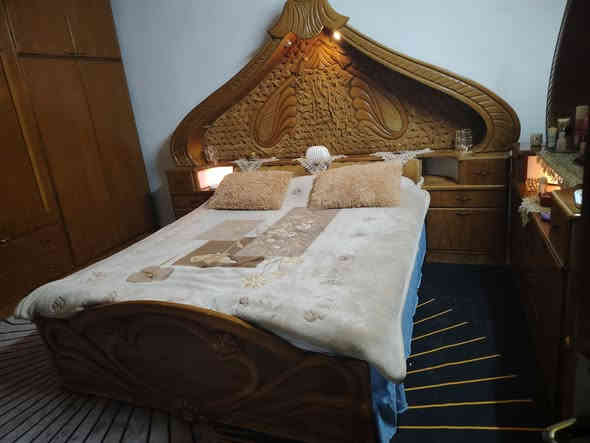 غرفة نوم البيع العنوان الموصل وادي حجر الرقم ***********
