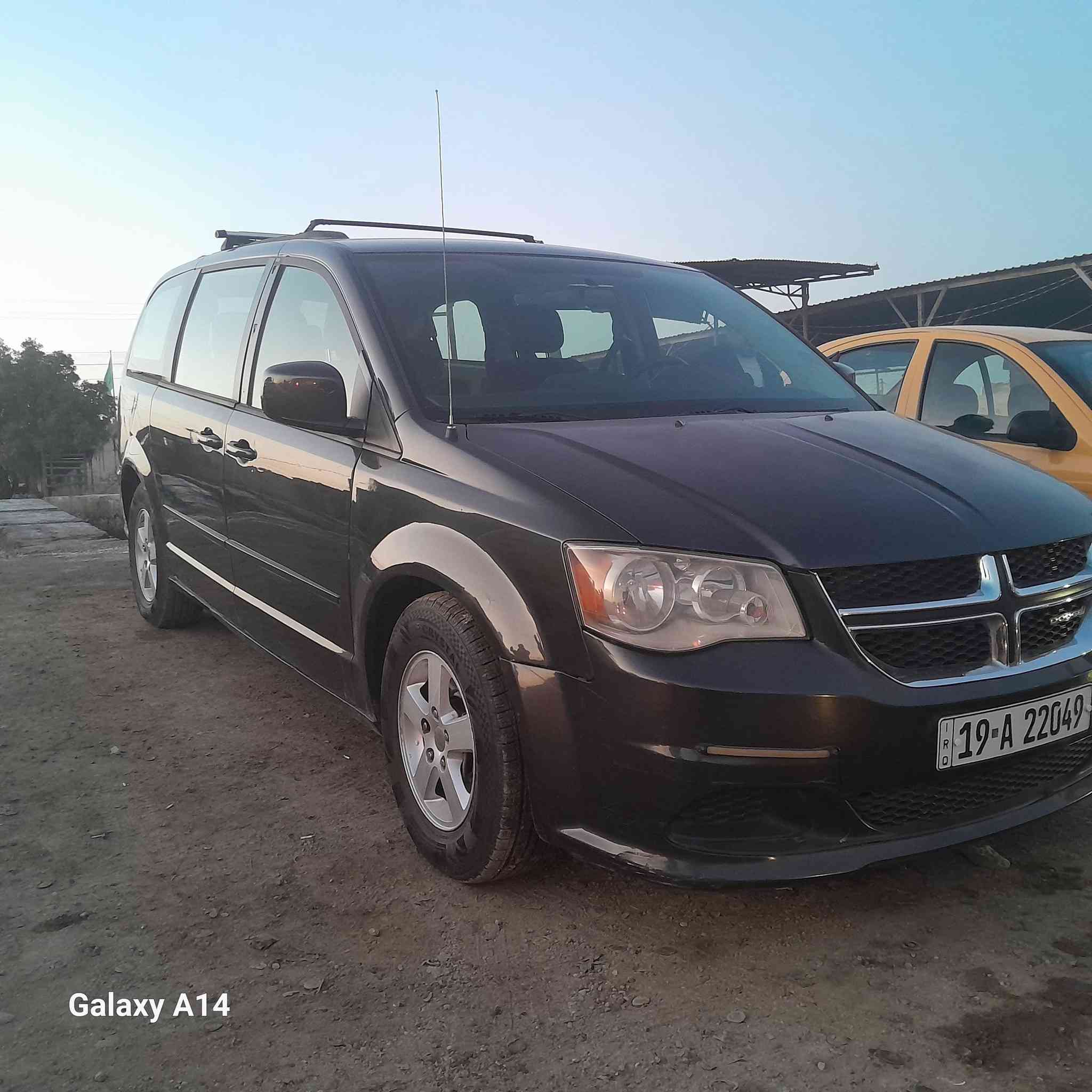 السلام عليكم
دوج كرفان موديل ٢٠١٢ بدون ضربة ولا حادث بيهه كلير بسبب الجراد ولمعه كشنات سياحي ٧ راكب 
 ٣ قطع تبريد بيهه منظومة غاز مع كارت صيانة السيارة مابيهه نقص نظيفة مكينه وكير وحدادية ومال جناي  مكاني كربلاء رقم كربلاء باسمي رايدهه ١٣٠ وبيهه مجال للشراي وره ميشوفهه مو بالتليفون ***********

***********
