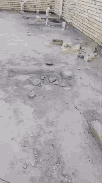 سلام عليكم بيت للبيع ١٥٠متر وجه ٦نزال٢٥ البيت هيكل فقط بدون سقف  يتكون من غرفتين نوم وصاله ومطبخ وصحيات وطرمه العنوان 📍ابو غريب  ابو  منيصير الفارس  ابضهر شركه الرائد 
كدامه محرمه ملاصقه اله. وبعده شارع ٣٠. 
رقمه( ٤٦٥٧)  
للستفسار الاتصال ع رقم 
*********** 
سعره ٨٨وبي مجال.
التفاصيل. داخل الفيديو
