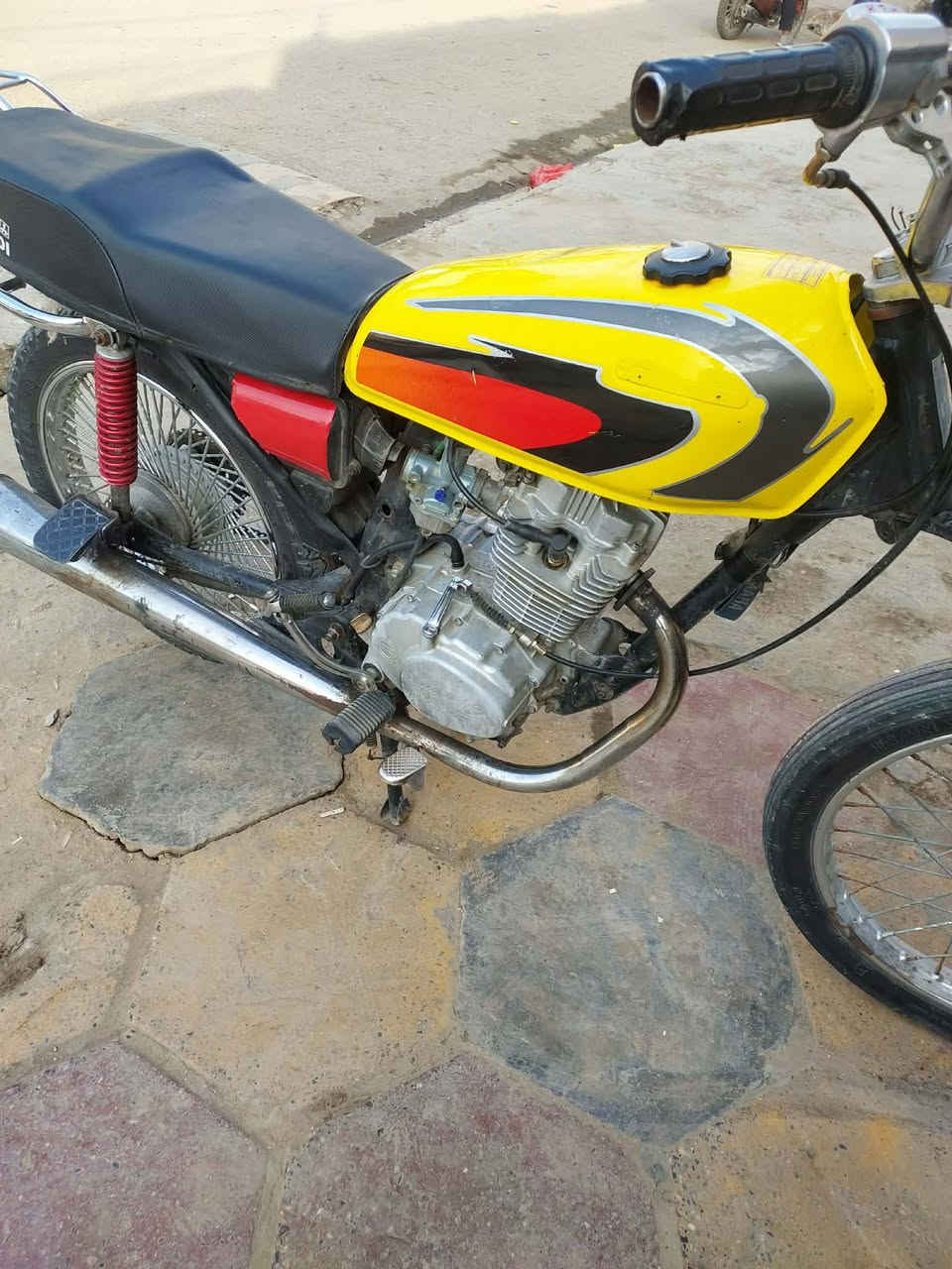 سلام عليكم دراجة رياضي للبيع اوراق بيهة محرك مفتوح موديل 18دراجة كاعدة كلشي ما يرادلهة السعر خاص او تصل عل رقم ***********
