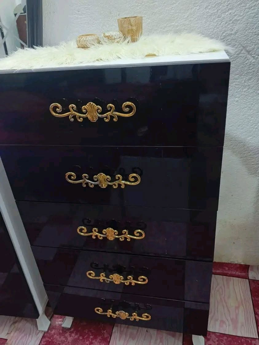 غرفة تركية نضيفه وحلوه للبيع السعر 600 وبيها مجال بسيط ***********
