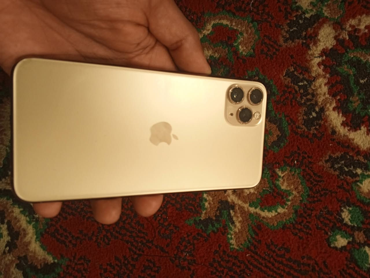 السلام عليكم 
ايفون 11 برو ماكس للبيع بطاريه مبدله 100 فيس ايدي وكف بالتحديث سألت كلولي برمجه ذاكرته 256 سعره 270 بي مجال قليل شراي اتصل واتساب 
***********
