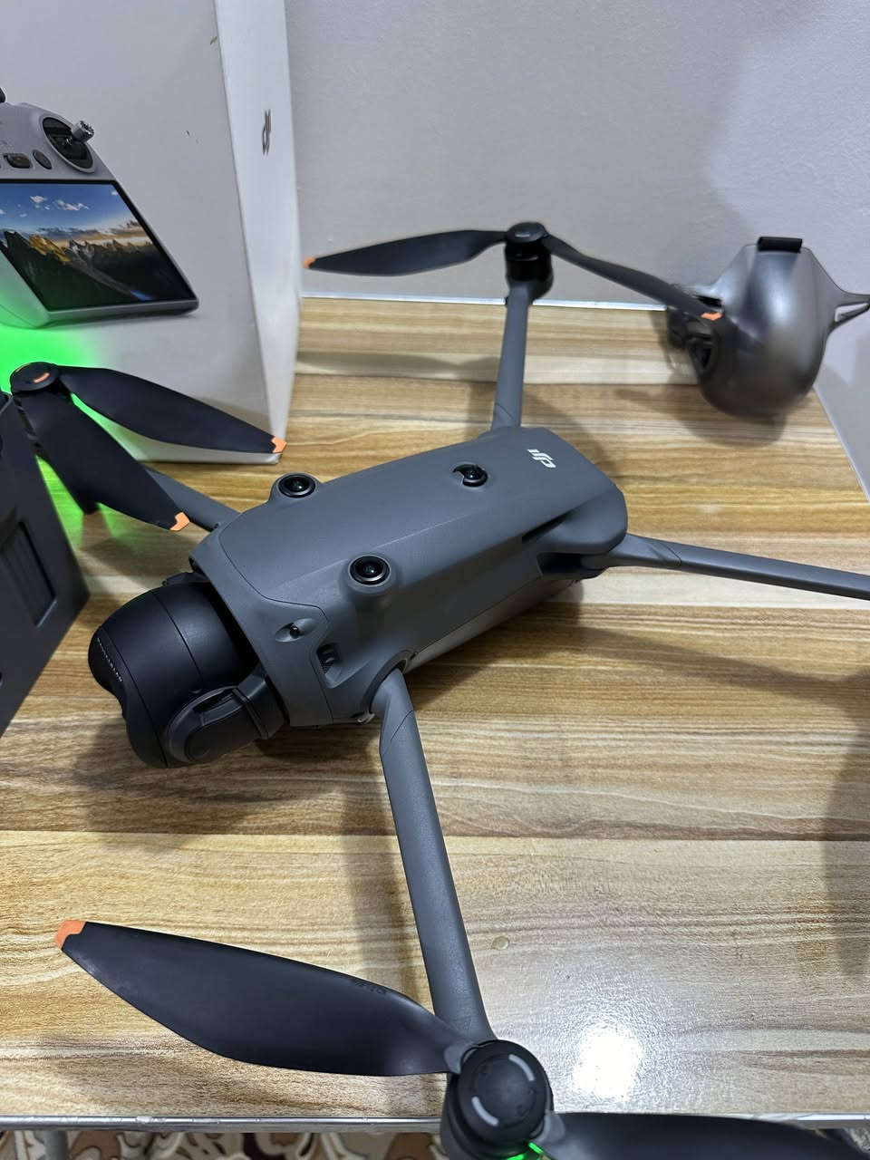 سلام عليكم ورحمة الله وبركاته
البيع 
درون مافك 4 برو  MAVIC 4 PRO النضافه 
مثل ما موضح بالصوره نضافة خير من الله 
الاستفسار خاص


**إذا كنت صاحب هذا الإعلان وتريد حذفه لأي سبب، رجاءا أرسل رسالة إلى الدعم الفني**