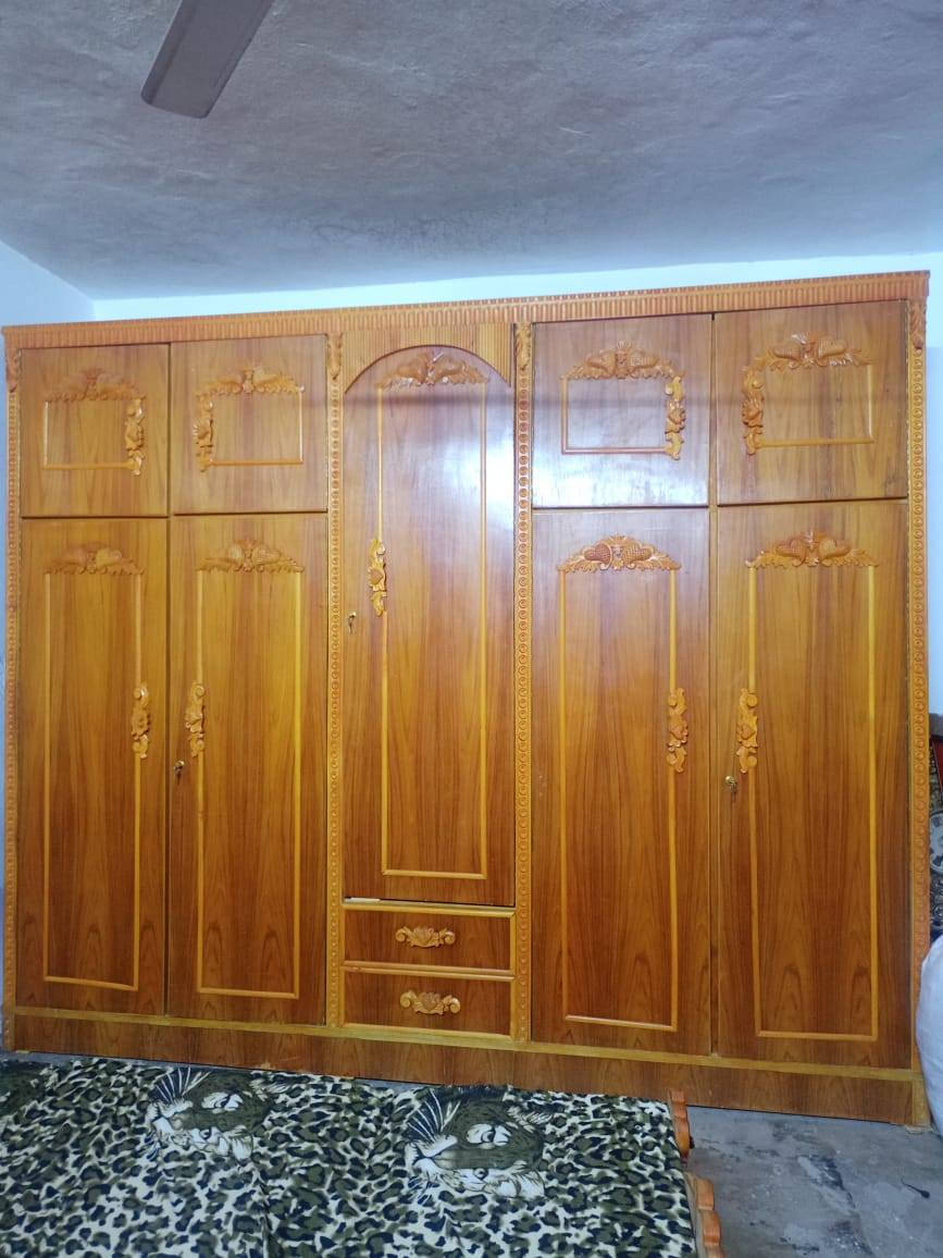 سلام عليكم غرفه اخشاب عراقي لل بيع مستخدم 6 شهر  سعر اتصل عل رقم ***********
