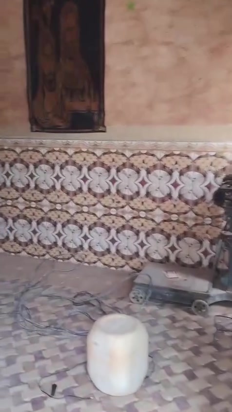 سلام عليكم بيت لرهن مساحة ٩٥ ط بقين غرفتين وصاله منتصل وستقبال  وخاريج لبيت جان مامنضف وهسه نضيف لبيت بنيان جديد  مكانه حي الرحمة شارع مام لسجاد بل خير بصف لمدرسه سعر الرهن ٨ رقم ***********
