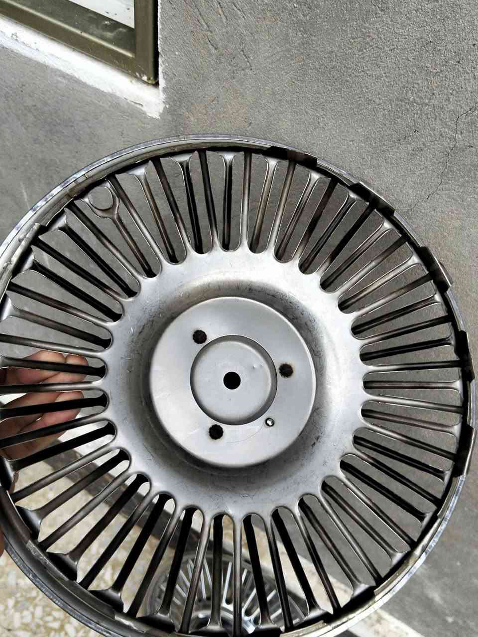 سلام عليكم 
للبيع
كبات كلاكسي حجم 13 
النضافه 95%%%%%%
السعر 350 وبيهن مجال بسيط 
للتواصل على الرقم التالي 
***********
