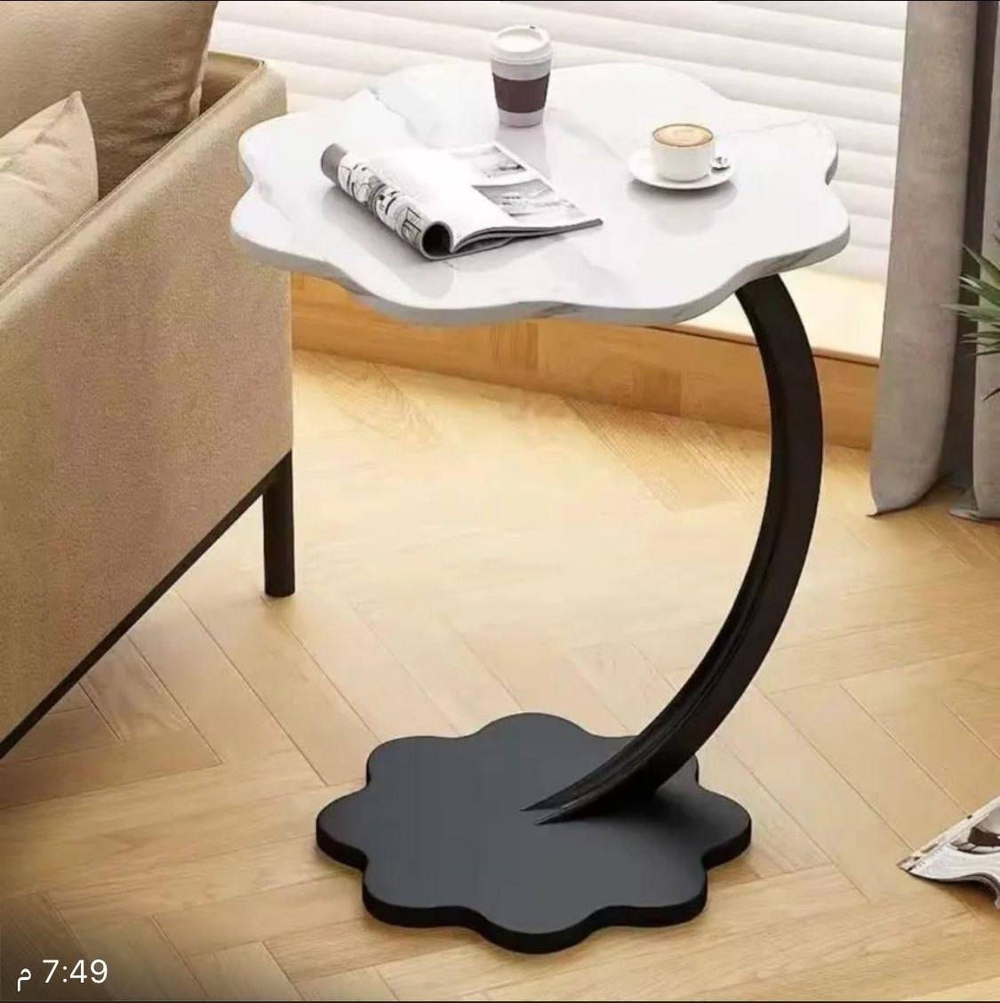 طاولات  جانبية بتصميم مختلف ورائع🪑✨

قطعة عصرية وأنيقة بتضيف لمسة جمال لأي زاوية في البيت 🏡، ومصممة خصيصاً لتكون عملية جداً خصوصاً للمساحات الصغيرة. بتقدري تحطيها جنب الكنباية أو السرير وتستمتعي بقهوة الصباح ☕ أو تحطي عليها اللابتوب 💻 أو كتابك 📖 بكل راحة.

مصنوعة من هيكل معدني متين مع سطح خشبي أنيق يعطيها شكل عصري ويخليها عملية للاستخدام اليومي 🤎.

ومتوفرة بعدة ألوان مميزة 🖤🤍🤎 لتناسب كل الأذواق والديكورات.

✨ قطعة صغيرة لكنها بتعمل فرق كبير بترتيب وأناقة المكان.
يوجد توصيل والدفع عند الاستلام نقدا


**إذا كنت صاحب هذا الإعلان وتريد حذفه لأي سبب، رجاءا أرسل رسالة إلى الدعم الفني**