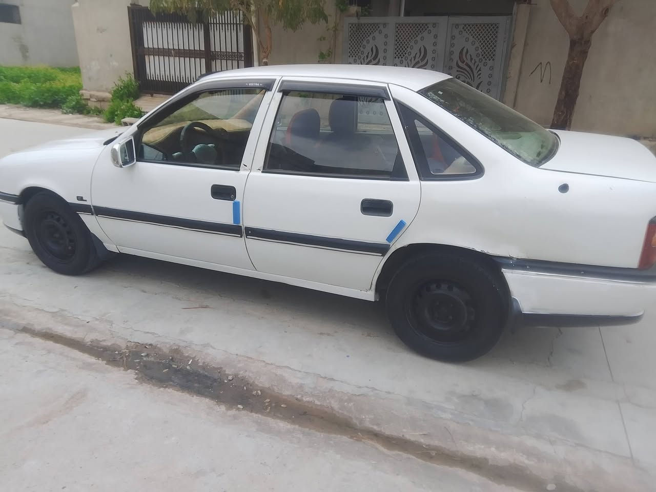 سلام عليكم
فكترا حجم 16

موديل 91 رقم كركوك مشروع وطني لحد 2030

دفتر بانزين بيها 

تخم تايرات جديد 

سيارة ما بيها صبغ 

كير عادي 

عنوان السيارة كركوك 

السعر 40 

رقم الهاتف ***********
