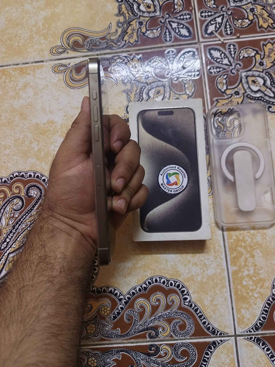 السلام عليكم ايفون 15 برو ماكس للبيع بطاريه 90 ماستر نضيف كلش ما داخل تصليح ماستر السعر مليون و50 المكان بغداد الشعب ***********
