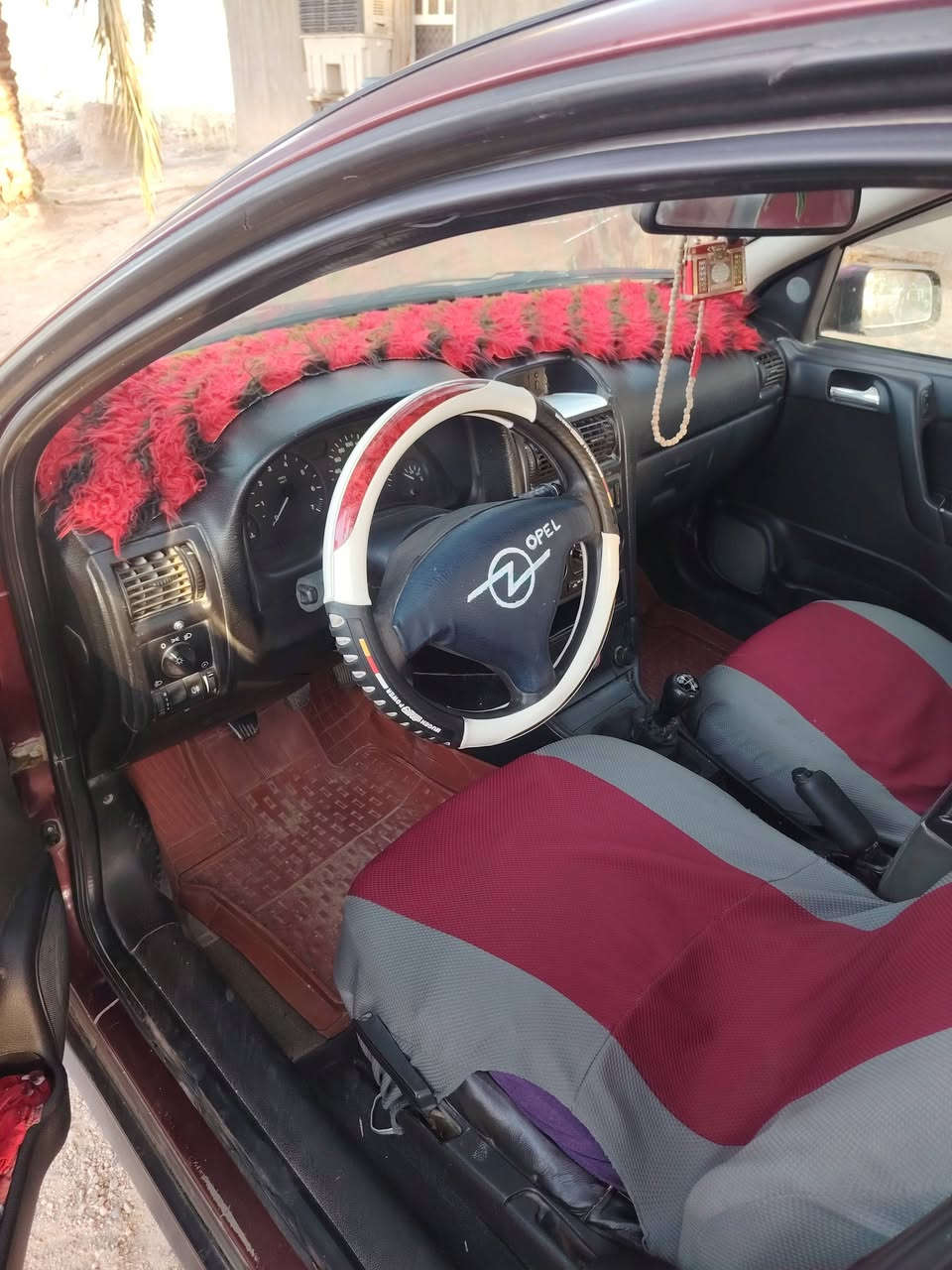 السلام عليكم من رخصه الادمن اوبل استرا موديل 2002 بغداد بسمي كيير محرك شرط تبريد السياره بيه جراد السعر 50 وبيها مجال موبايل *********** المكان بابل
