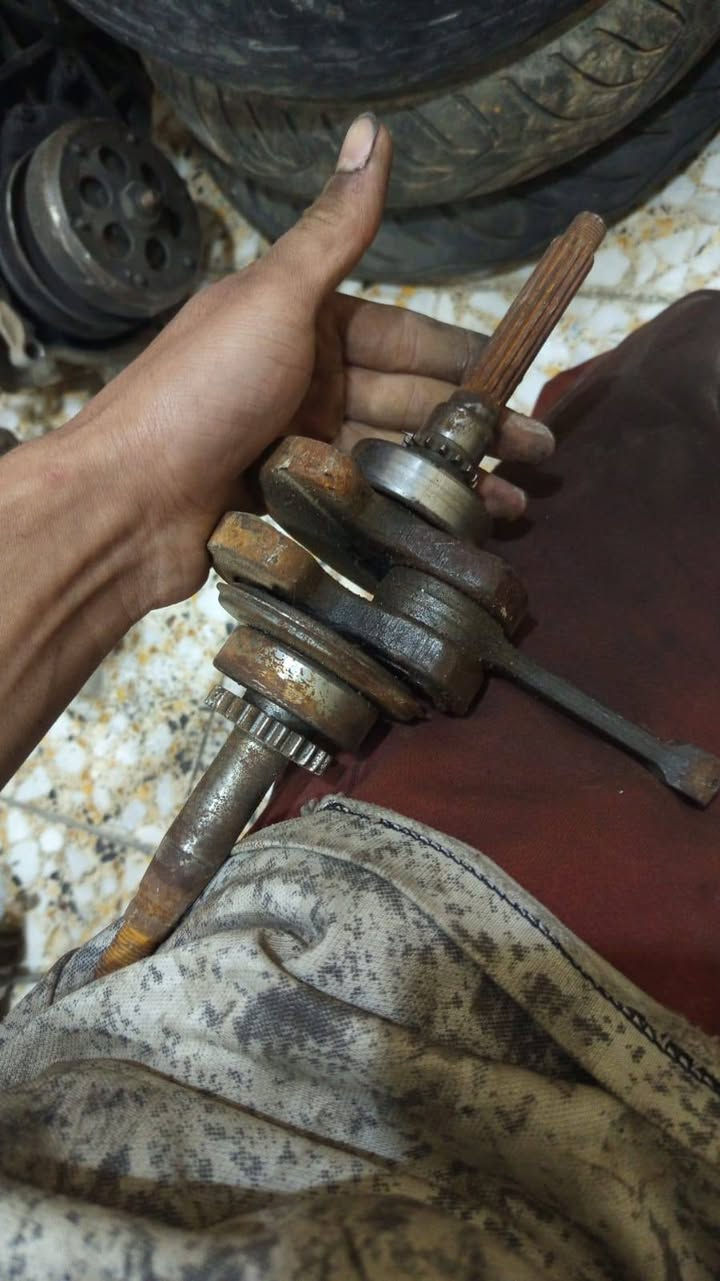 سلام عليكم غراض تفصيخ وجديد وتواير جديد وحاويه وكلشي بصوره للبيع محل علاوي ابن محمد سماوه خشابه مقابل سفان رقمي *********** شراي يجي للمحل ويدلل
