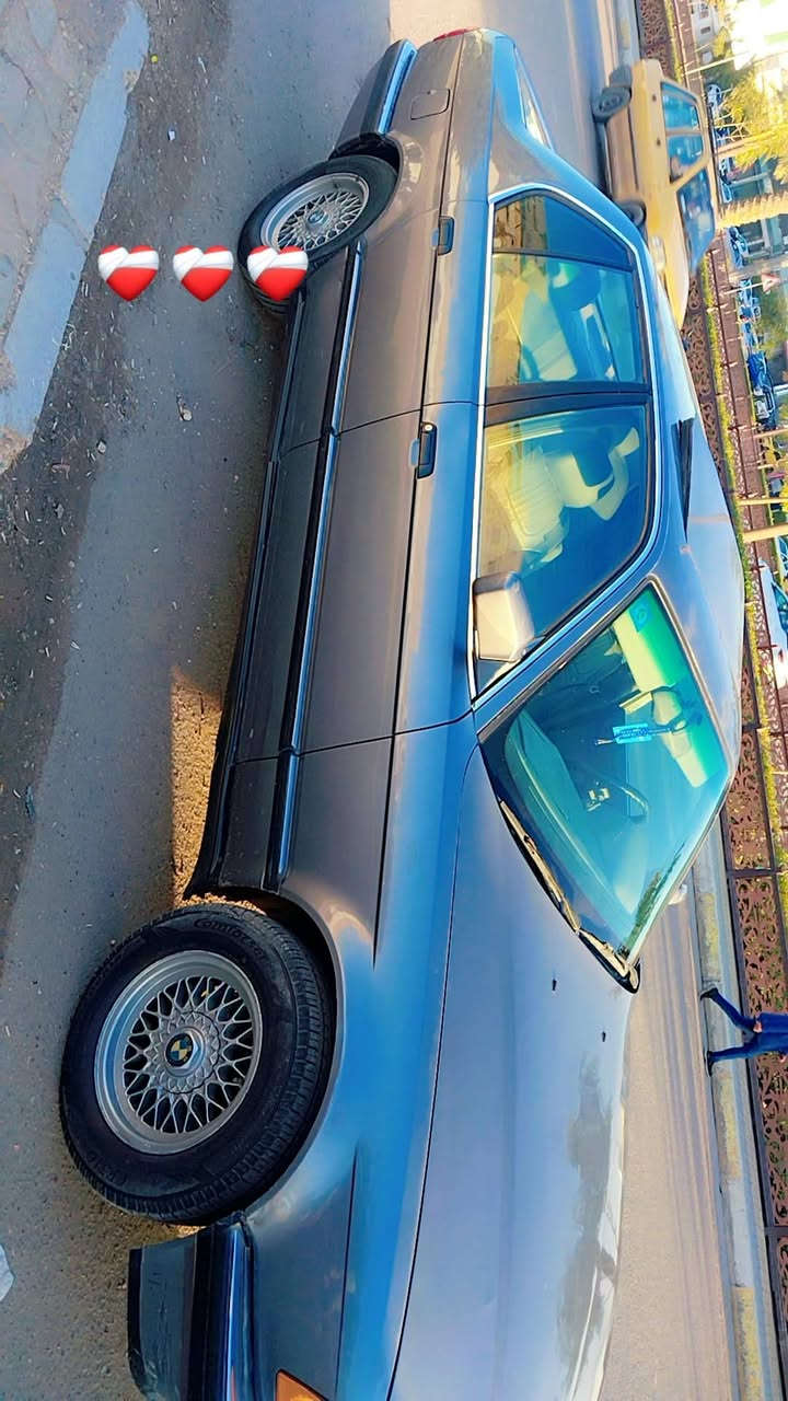 سلام عليكم  للبيع بي ام موديل 1991سياره جاهزه من كلشي تبريد شغال بلاديه بدون صبغ واضربه سياره كلش حلووه مكان ابو غريب ***********
