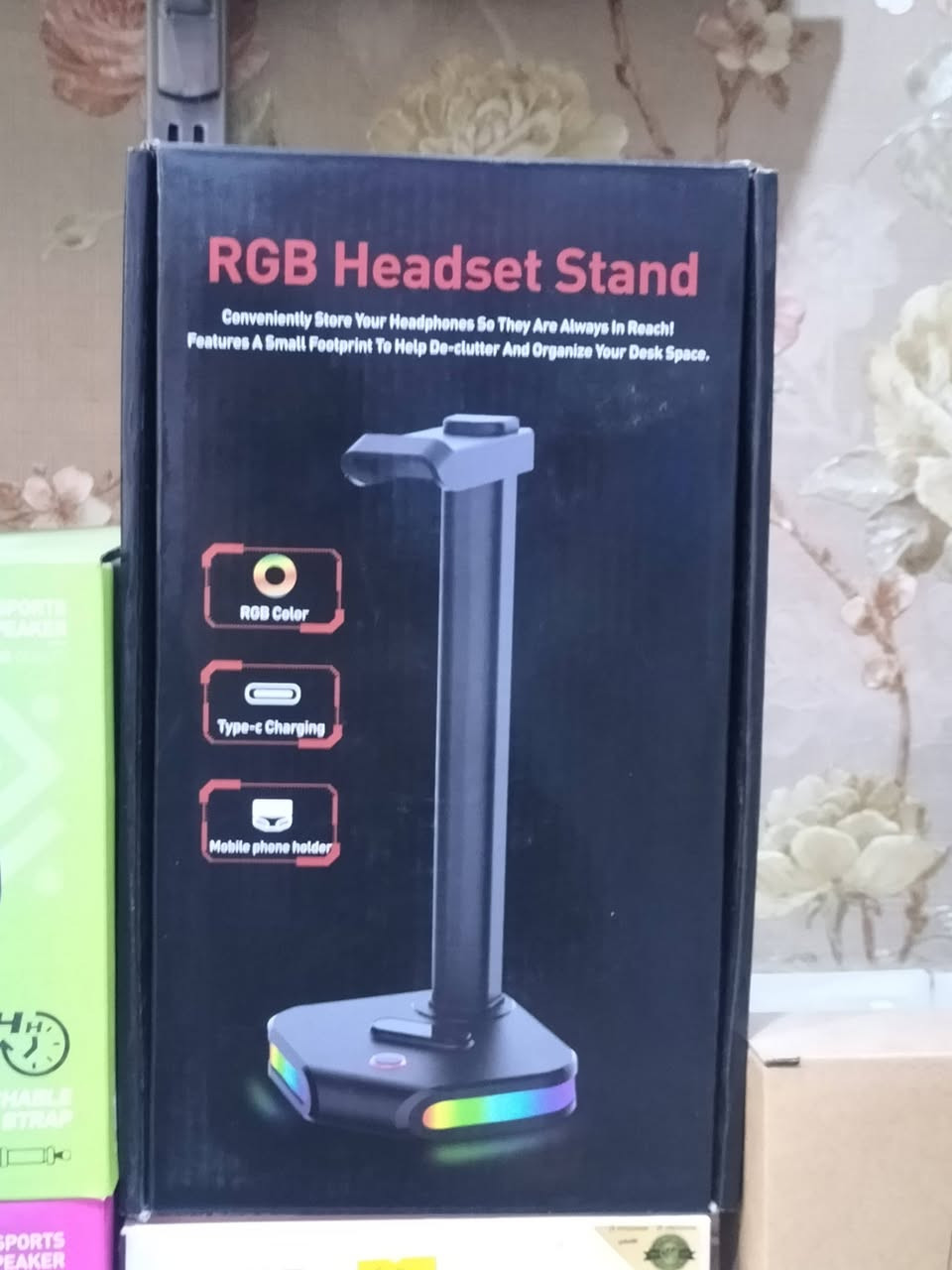 هذا حامل سماعة رأس RGB (Redragon HA300 Scepter Pro). 
يتميز بإضاءة خلفية RGB ديناميكية ونابضة بالحياة.
يحتوي على شحن من نوع Type-C.
يتضمن حامل للهاتف المحمول.
تصميم صغير للمساعدة في تنظيم مساحة المكتب.


**إذا كنت صاحب هذا الإعلان وتريد حذفه لأي سبب، رجاءا أرسل رسالة إلى الدعم الفني**