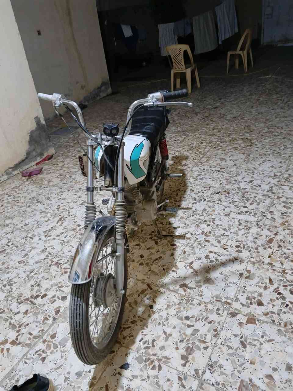 دراجه كلك للبيع مديل 21 محرك ارشه بيها شلعه قويه وحلوه ماعيزه شي بس بستم شغاله هيه وقويه توني مبدل كلجات ويل وره وكدام وتايرات وره وكدم جدد مكاني حي النداء شراي هاذه رقمي بي واتساب  ‏‪***********‬‏
