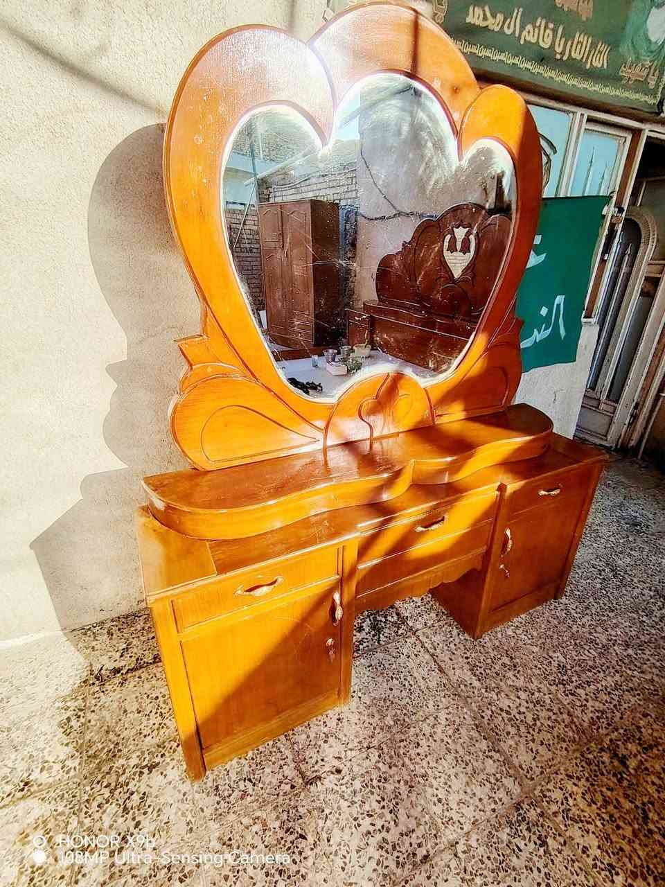 بلااااااااااااااش 
غرفة أخشاب صاج داخل وخارج 6 بيبان ظهر جرجوبة بورمي ب 500 ألف *********** العمارة حي العسكري قرب مدرسة المربد
