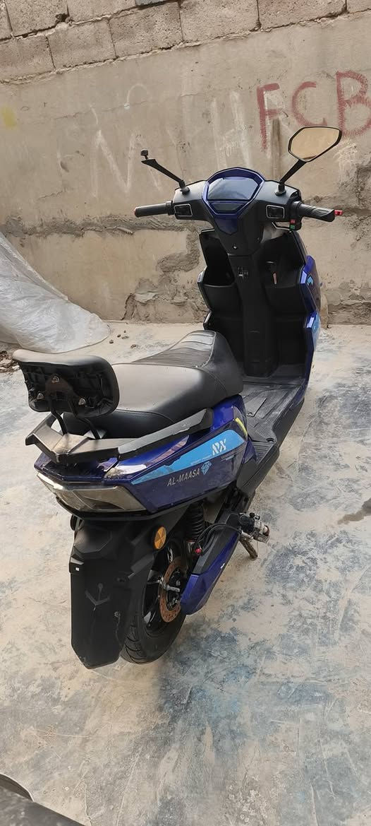 دراجه سكنس موديل 2023 ودراجة نضيفة مابيها اي شي بس شغلات بسيطة ترتبها على كيفك وبطاريات جديدة شرط تفصحهن بيدك بس عندي وحده انضربت وبدلتها 
سبب البيع محتاج فلوس سريع
والسعر 485 وبي مجال 
الرقم: ***********
