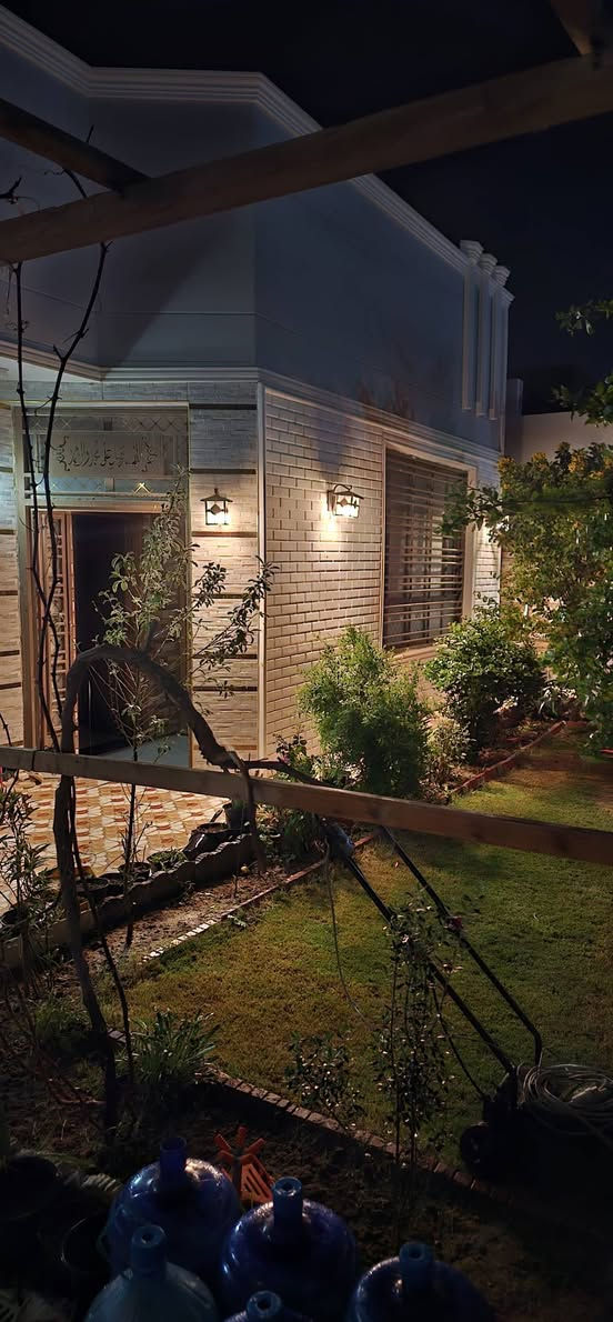 دار للبيع
الموقع  الصدر الاولى شارع مدرسه الجمهوريه اول فرع
المساحه 350
وجهته 14 نزل 25
طابقين 5غرف وستقبال وصاله ومطبخ حار وبارد صحيات داخليه وخارجيه وحديقه وطارمه 
***********
