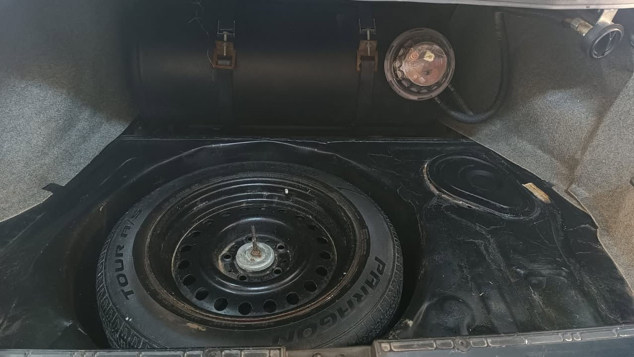 السلام عليكم
BMW 
 525
اصل بليته وسنويه ومحرك بغدادبأسمي سنويه نهايه 26
فتحه سقف طكتين حداديه تبريد كهربائيات كله جاهزه بدون ضربه بدون خياس 
تحويره غاز حكومي مع كارت الصيانه سياره جاهزه مال جناي السعر 58 وبيها مجال العنوان ديوانيه قضاء المهناويه رقم موبايل ***********
