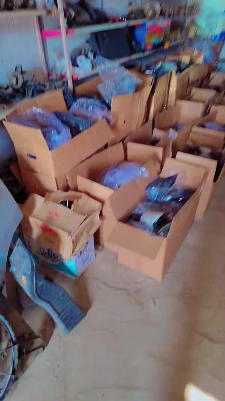 السلام عليكم مرايات جانبيه كوري مشكل 120زوج بسعر مناسب للاستفسار ع هذا الرقم وأني بالخدمة ***********
