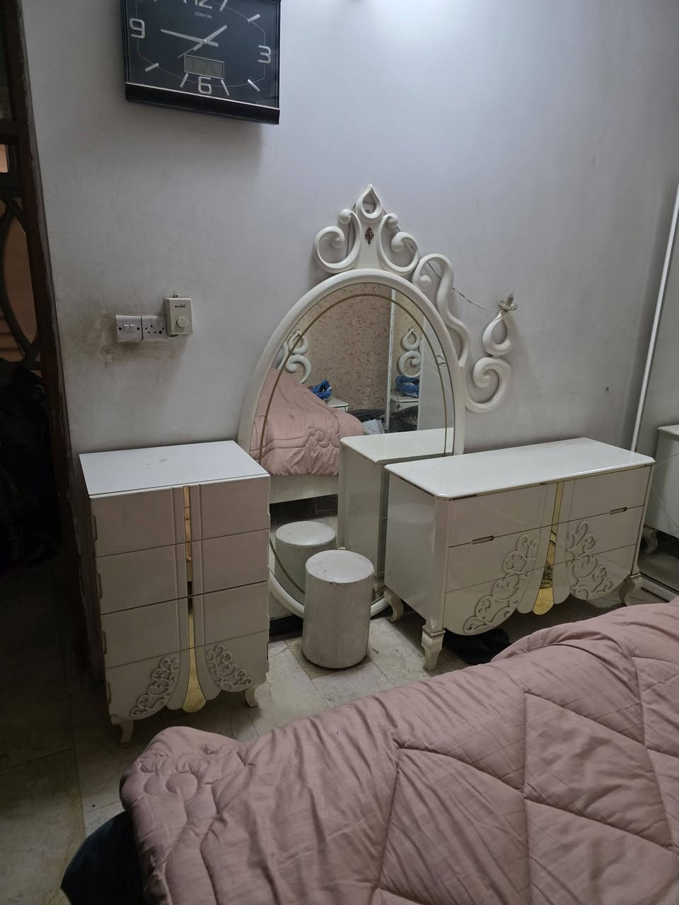 غرفه تركي درجه اولى مشتريها ٢٣ ورقه 
للبيع ب٧٥٠ قفل وبالعافيه على الياخذها 
***********
