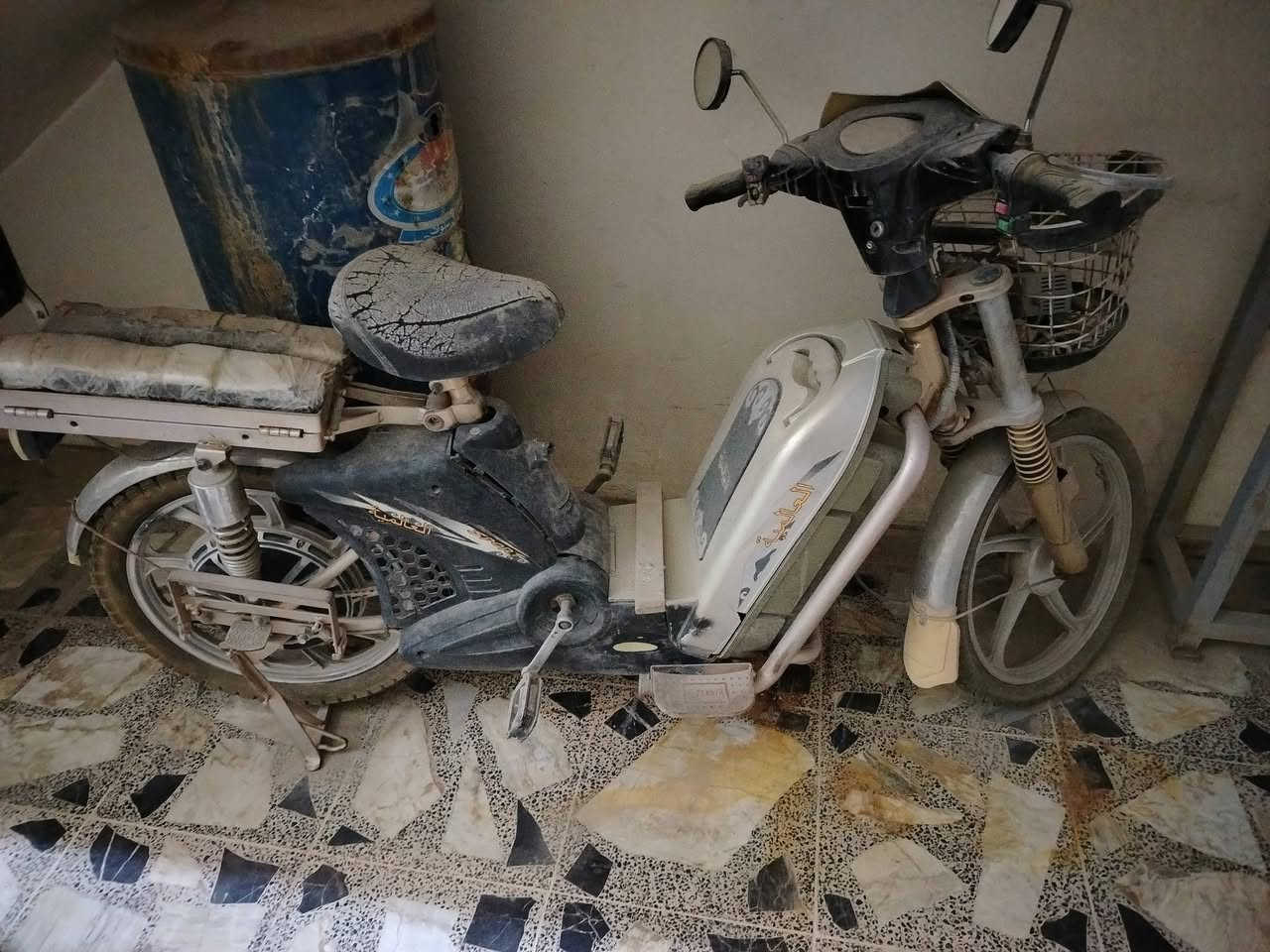 مابعد السلام دراجه شحن للبيع كامله وشغاله سعر ١٥٠ بيها مجال ***********
