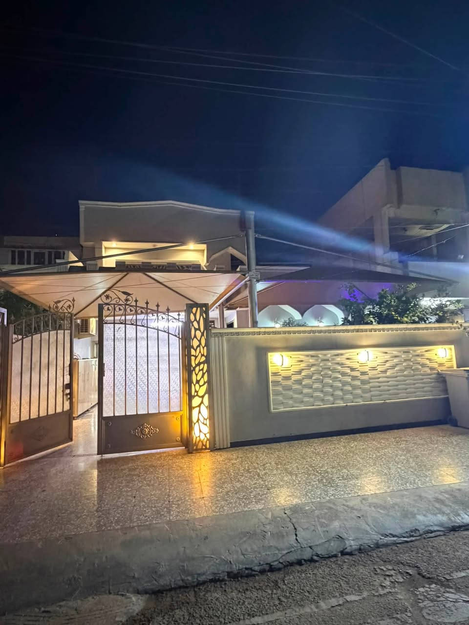 عقار للبيع 200 متر طابقين درجه اولا VlP حي الرساله الثانيه يباع مع الاثاث كل البيت

طابو صرف 
 سعر مناسب 

شارع عام عريض
واتساب ***********
