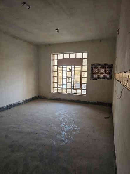 دار هيكل للبيع 🏚دار هيكل للبيع 
🌹على بركة الله🌹
⭕️تسلسل: 1025
🔹العنوان: الفلوجة حي الجولان المنطقة المقابلة لنادي الجولان الرياضي يبعد ١٠٠ م تقريبا عن شارع الثرثار الطريق الحولي الشمالي 
📍طابو صرف سند
📍 شارع: ١٠ م نافذ الى شارع ١٠٠م
📍المساحة بالسند: ٢٤٠ م٢
📍الابعاد: ١٢م ❌ ٢٠م
🔹بناء طابوق ٢٠٠٧

🟡مشيدات الدار للطابق الاول
غرفتين نوم واستقبال وهول وصالة ومطبخ وحمام وصحيات 
🟢مشيدات الطابق الثاني
اربع غرف نوم وصالة 

✅سعر البيع للعقار: ١٤٨ مليون دينار قابل للتفاوض 

🟢مكتب دار السلطان للعقار
العنوان فلوجة الجغيفي الثانية بداية شارع جامع فاطمة
للاستفسار الاتصال على الأرقام التاليه
***********
***********
***********
