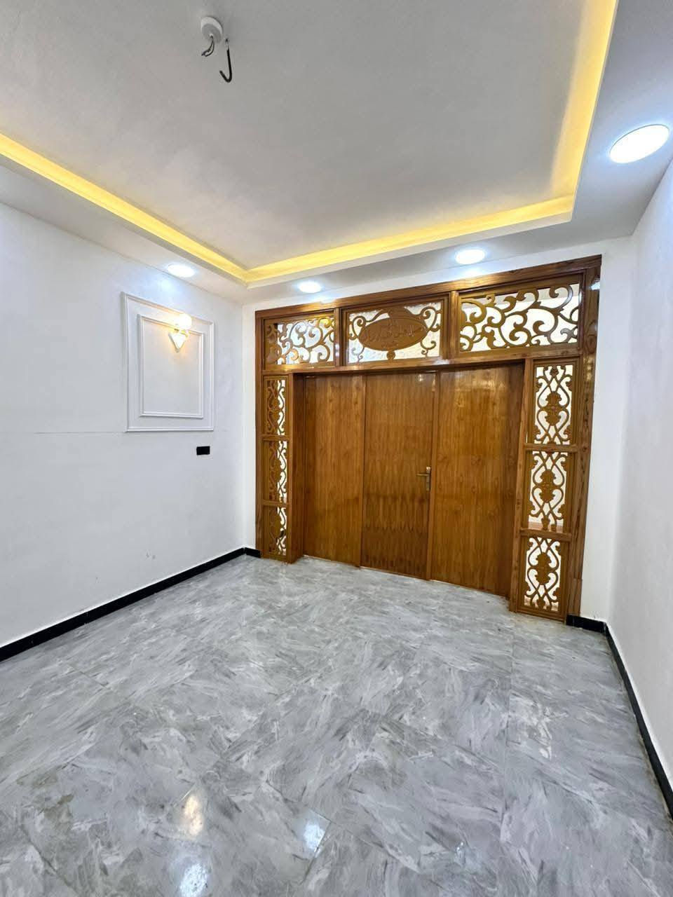 للرهن:دار
السعر:15 مليون دينار عراقي

الموقع:النجف الأشرف، شارع الصب، 
عمود 317 (تبعد 70 مترًا عن شارع الصب)

المدة:سنة قابلة للتجديد
الخدمات:كاملة (ماء، كهرباء، مدارس، سوق، شارع عرض 10 متر)

المساحة:100 متر مربع

التفاصيل:غرفة، صالة، مطبخ، صحيات، استقبال، مكشوفة

مبلغ الرهن:15 مليون دينار عراقي (مبلغ ثابت)
***********
***********
***********
