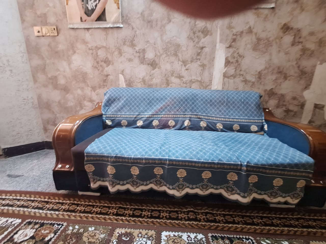 سلام عليكم اغراض لبيع مستخدم نضيف تخم ديوان ٣ قطع ويا قطعه اضافيه ام ٣ نفرات نفس شكل ب٢٠٠
اوفن ب٥٠ معصارة ب٤٠ سنك مغسله ب٥٠ بي مجال قليل تواصل *********** واتساب متواجد
