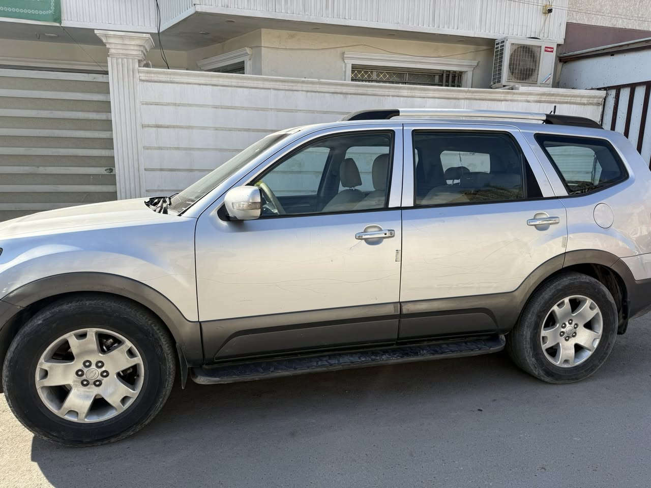 السلام عليكم عليكم مهافي ٢٠١٢ فول مواصفات ١/١ رقم بغداد مشروع وطني سنويه تنتهي٢٠٢٨
المواصفات:١-بصمه تشغيل وبصمه ابواب
٢-كشنات جلد
٣-كشنات كهرباء تدفئه تبريدسايق وراكب
٤-نظام فور ويل
٥-نظام نزول منحدرات
٦-نظامESP 
٧-مري قلاب وشفط
٨-صندوك شفط
٩-اناره محيطيه بالابواب بلادي
١٠-ثلاجه بالفرس
١١-فتحه سقف
١٢-زراك لايت
السعر ١٤٥وبيه مجال
السياره بيه شخوط صفحه السايق 
مكان السياره بغداد ‭0 773 677 3872
