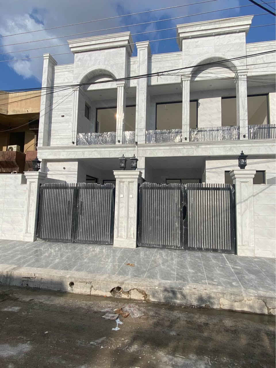 کانی دوو خانوو ١٠٠م + ١٢٠م بۆفرۆشتن
.
حي كاني اربيل البيتين ١٠٠م + ١٢٠م للبيع
.
*********** واتساب
***********.
اري طاهر
عقارات مەلەك تاج اربيل
.
‏‪#Ari_tahir‬ #اري_طاهر #ملك_تاج_اربيل #مەلەک_تاج_ئەربیل #Malak_Taj_Erbil #Erbil أربيل, العراق
