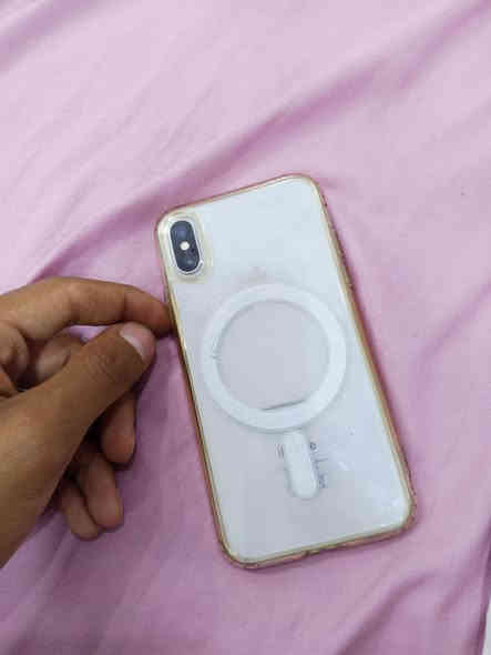 ايفون x ذاكره٢٥٦ بطاريه ١٠٠ مستبدله اصليه وشاشه خيارين كله شغال جهاز بس فيس ايدي يعني بصمت وجه متوقفه بس لباقي شغال مراوس شعندك واذا ايفون اعلى انطي فرق عادي رقمي بس واتساب وتصال ***********
