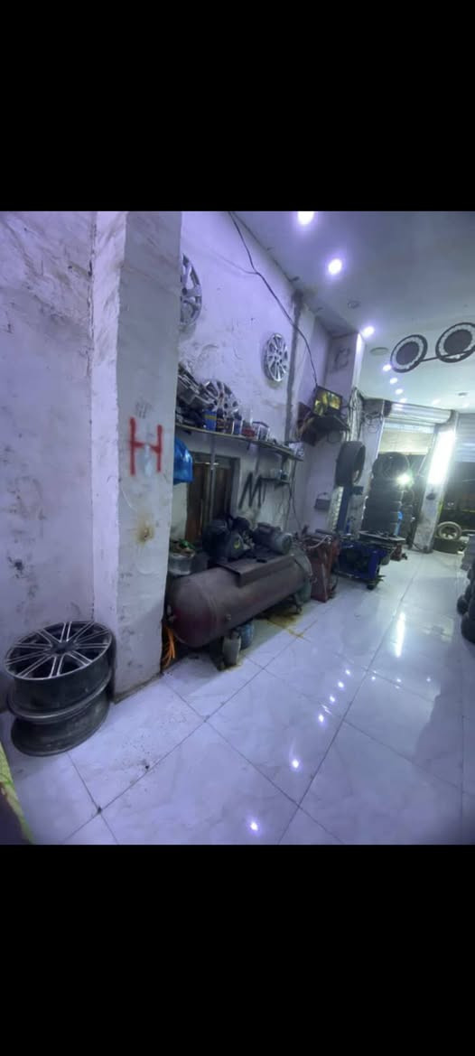 محل بنجرجي كامل للبيع 
قالعه شالخه بلنص كمبريسر ابو ل500
من كلشي كامل لمحل محل بيه خير من الله شوفت عينك سبب البيع عدم التفرغ رقم الهاتف ***********فقط اتصل لايوجد وتساب بصره 5ميل
