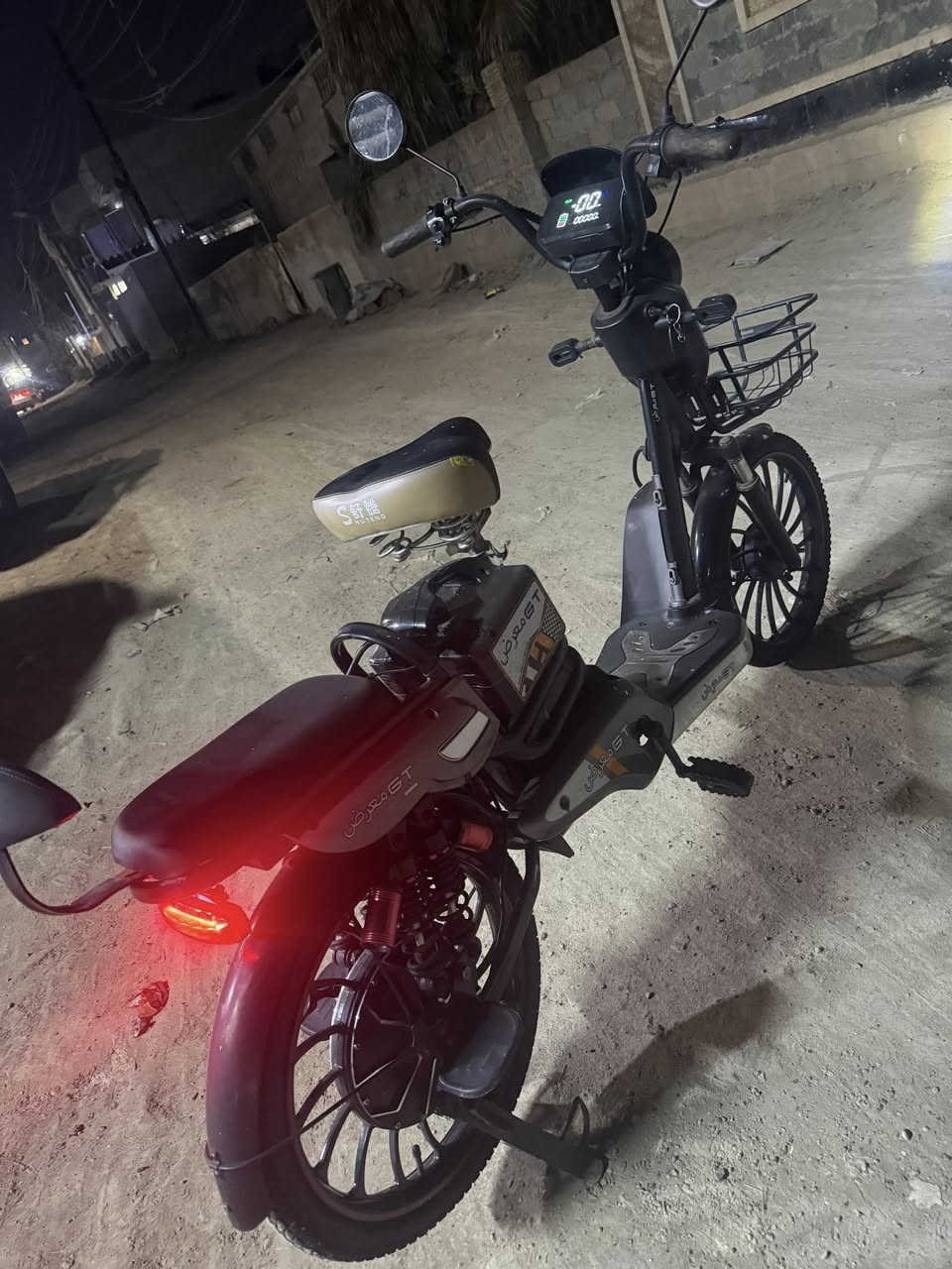 للبيع حجم 20
بطاريات جدد مابيهة نقص بصمة شاشة بلوتوث 
بريكات كهربائيات كلهة شغالة سعرهة 220 الف 
*********** // ***********
مكاني بغداد ابو غريب الزيتون
