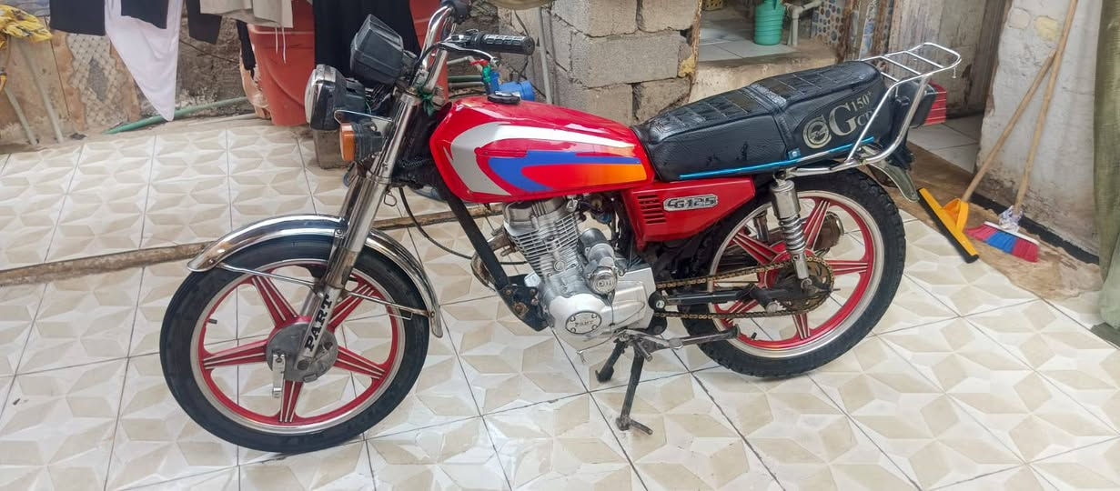 الدراجه للبيع بارت دراجه تخبل سلف شغال كهربائيات شغاله  بدون اوراق السعر 450ول شراي يتصل ***********
