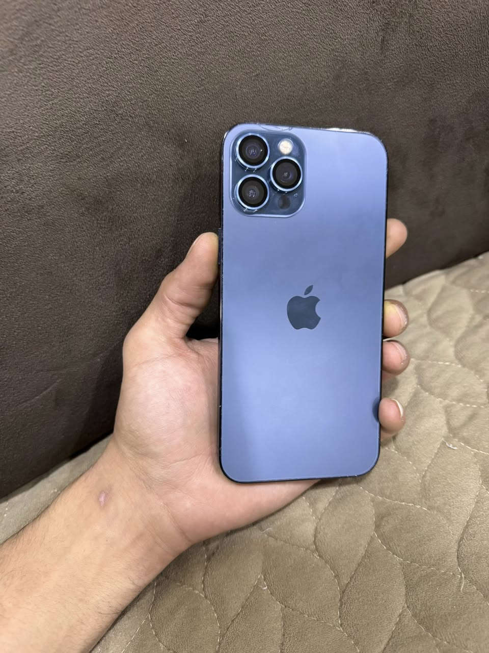 سلام عليكم ايفون 12pro max
مبدل شاشة(ملاحظة الفطر الي بل اسفل ستيكر ) 

مبدل عدسه الكامرا الزوم 

بطاريه 79بلاد 

ذاكره 128

فطر بسيط فوك الكامرات 

تك سيم 

نموذج M

نضافة الشاصي 100/95 

السعر 275 بي مجال بسيط للشرايه 

واتساب ***********
