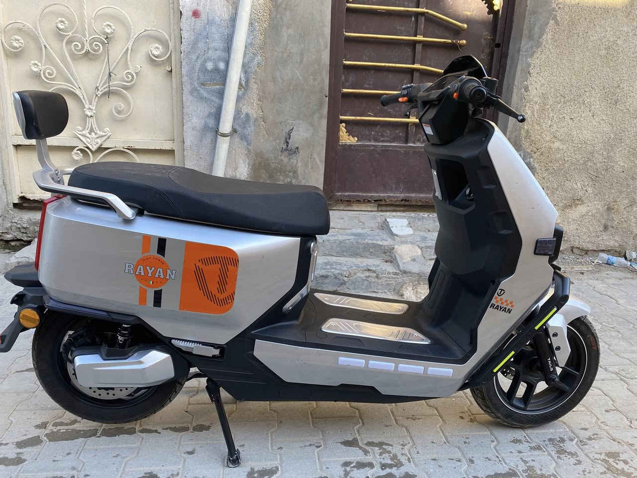 رمضان كريم 
دراجة ريان وحش الكون 
دراجه بعدها  زيرو
ماشيه 102كيلو بس
صارلها شهر وشويه 
بصمتين بيها
6بطاريات ملف 2000
بس بيها هذا الفطر الموضح بلصوره
رايدها ب950
مكاني بغداد الحرية
***********
