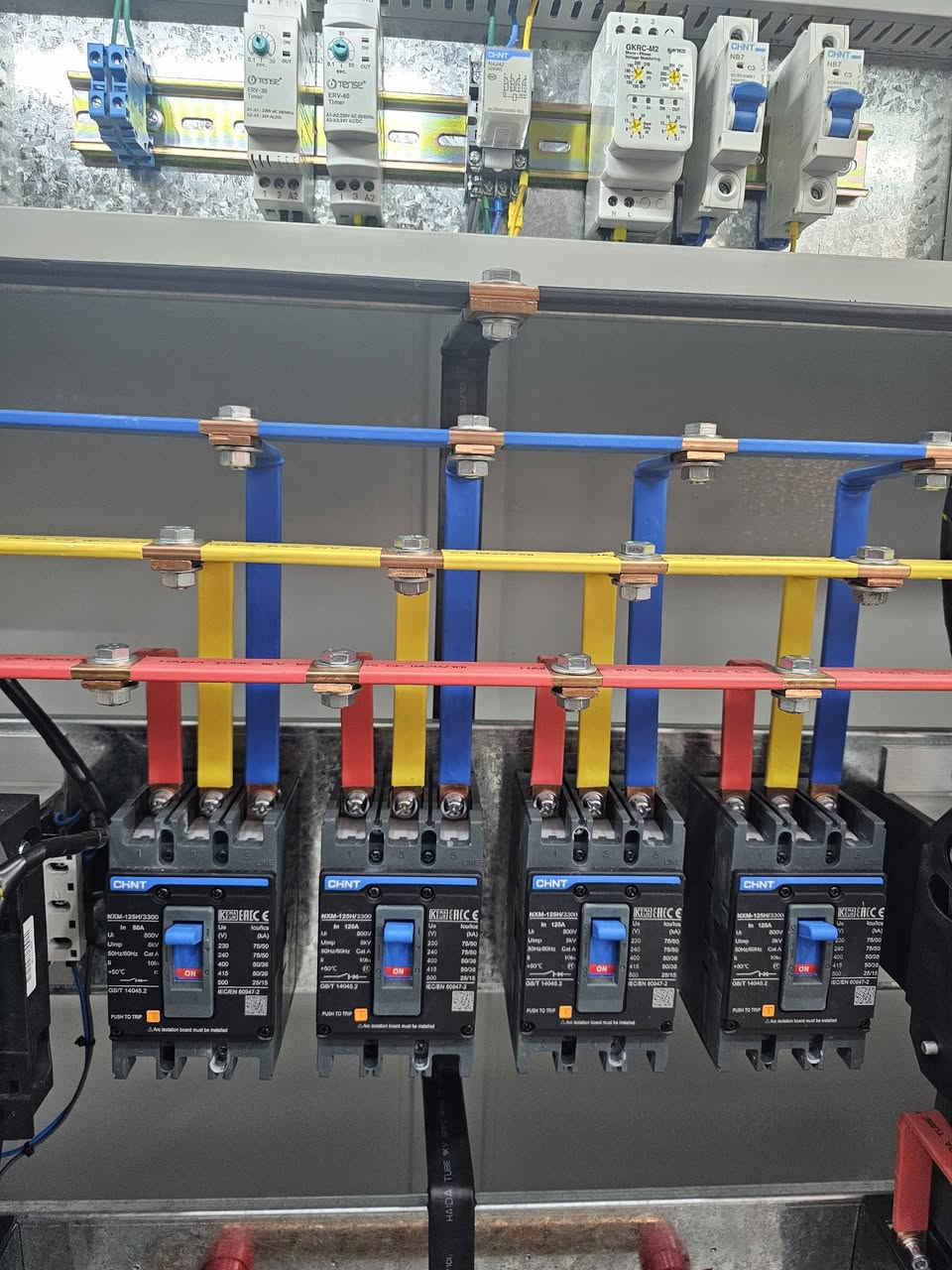 الى الاخ والصديق والرياضي المتميز ...الكابتن علي الزركاني 
 
اكمال لوحة سيطرة خطين 
بواقع 600 امبير 
نظام البارد المنفصل ...

بالتوفيق ان شاء الله لمدينتك الرياضية

القدرة للسيطرة الكهربائية  
***********
